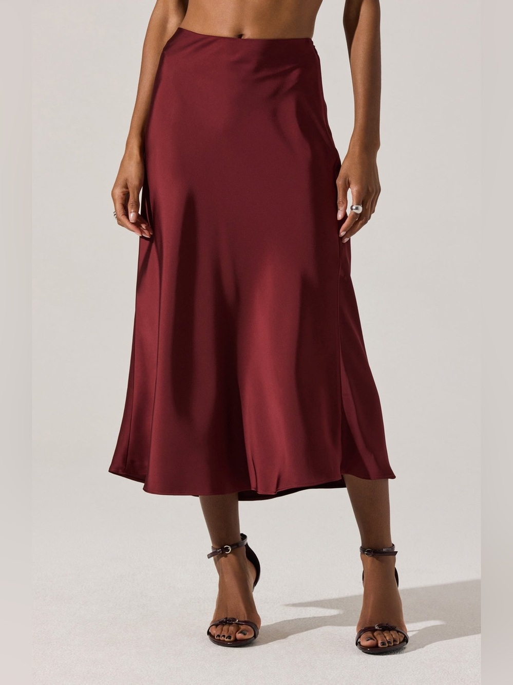 ASTR THE LABEL Windey Satin Midi Skirt